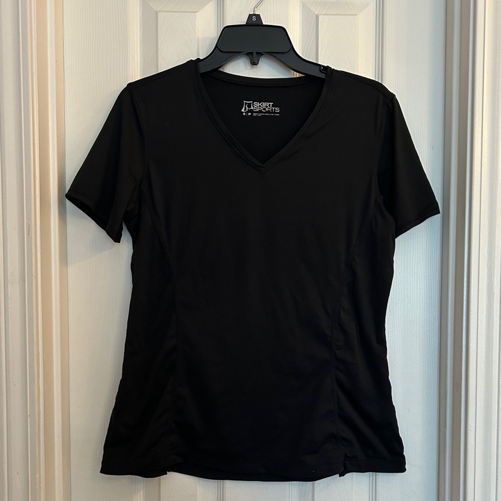 SkirtSports Classic Black V-Neck Tee size S with mini split hem